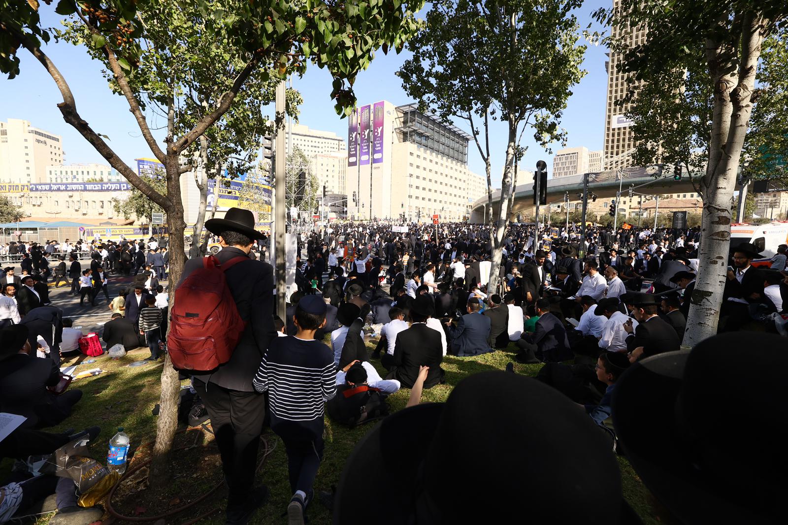 גלריה: רבבות אלפי ישראל מחו בכניסה לעיר הקודש