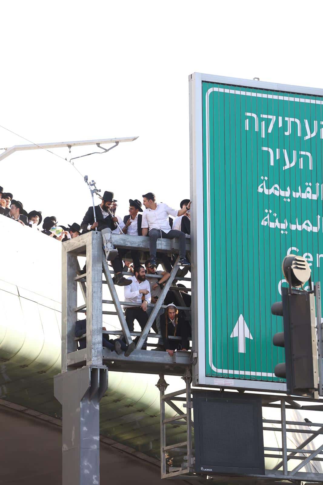 גלריה: רבבות אלפי ישראל מחו בכניסה לעיר הקודש