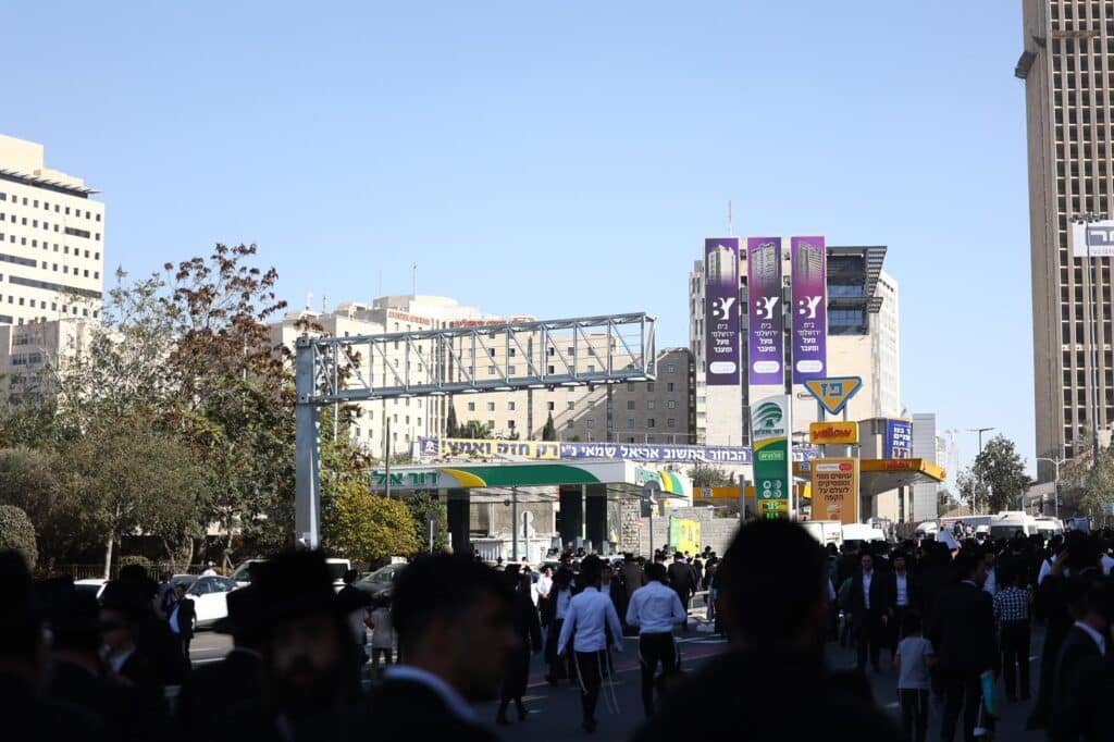 גלריה: רבבות אלפי ישראל מחו בכניסה לעיר הקודש