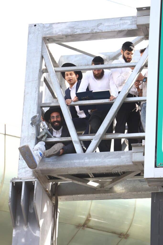 גלריה: רבבות אלפי ישראל מחו בכניסה לעיר הקודש