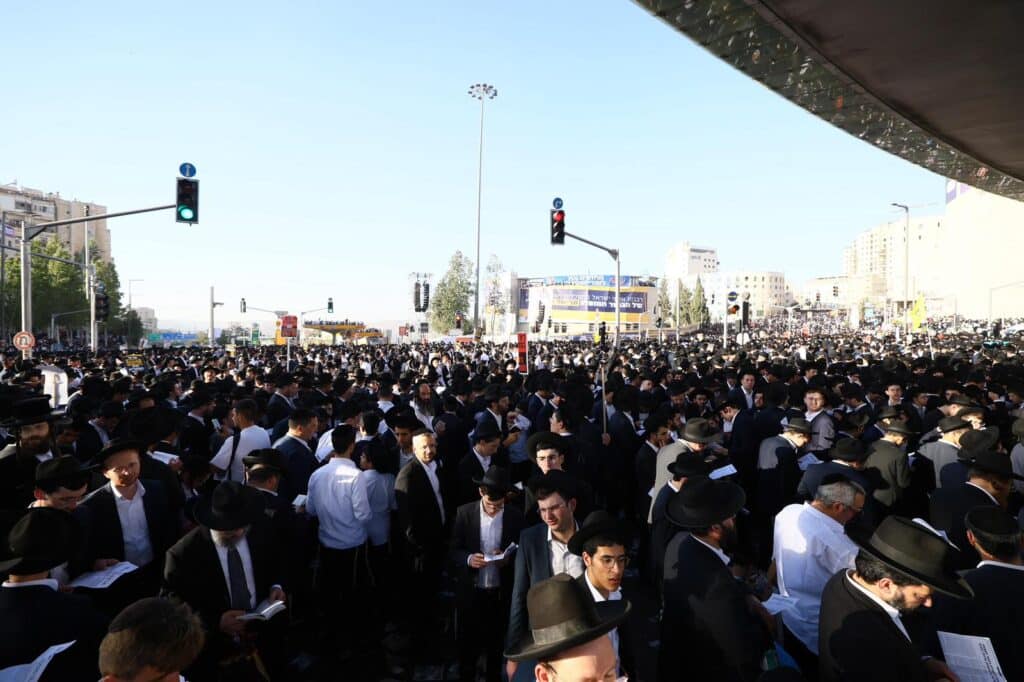 גלריה: רבבות אלפי ישראל מחו בכניסה לעיר הקודש