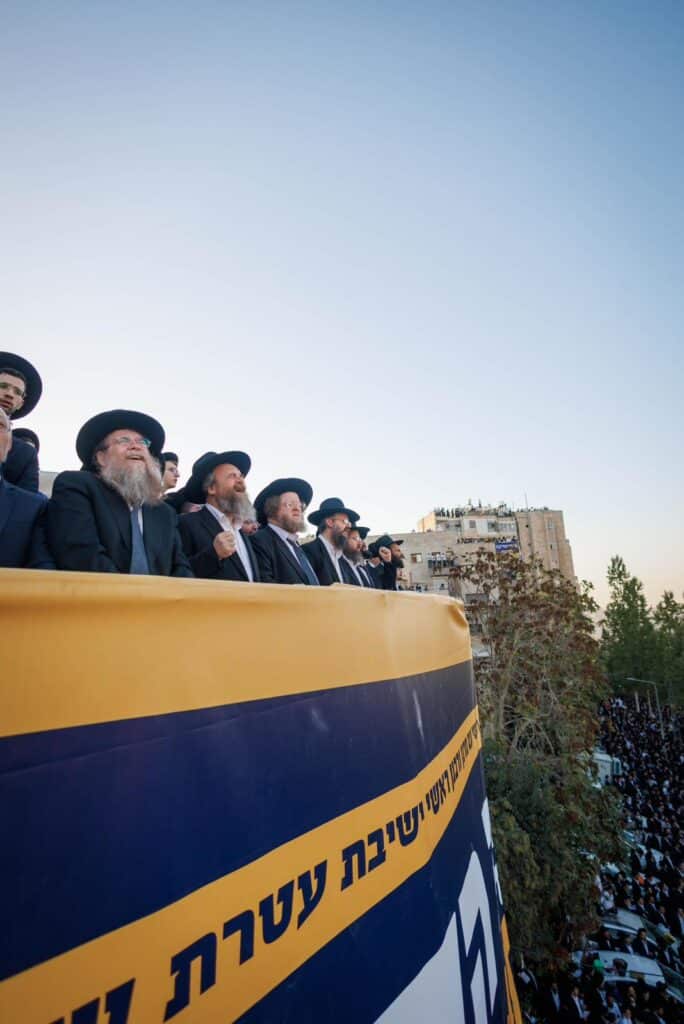 גלריה: רבבות אלפי ישראל מחו בכניסה לעיר הקודש