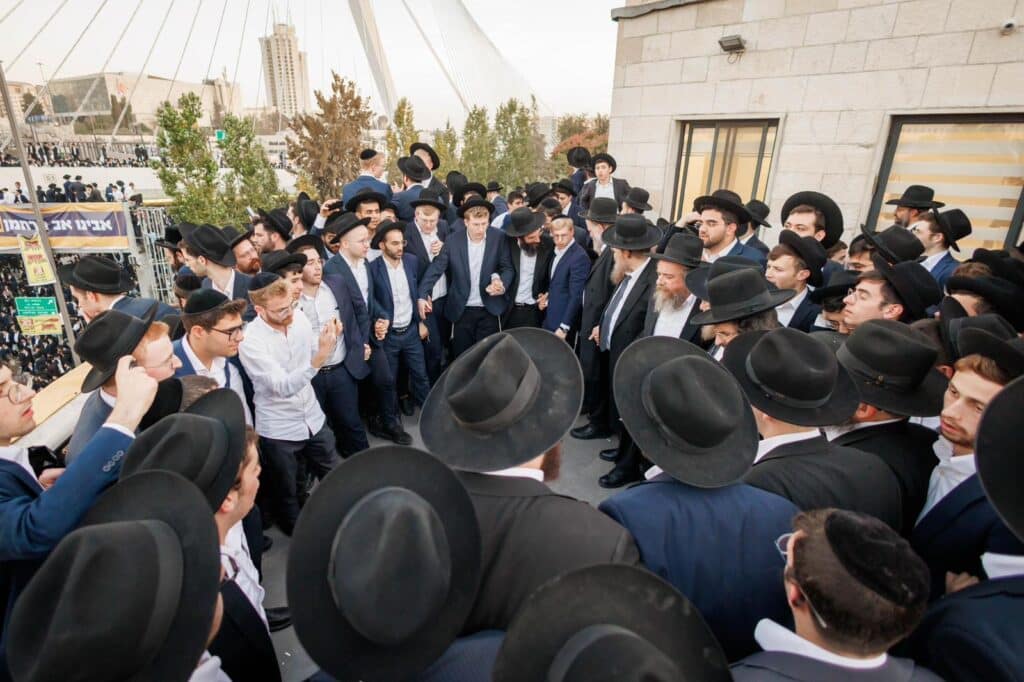 גלריה: רבבות אלפי ישראל מחו בכניסה לעיר הקודש