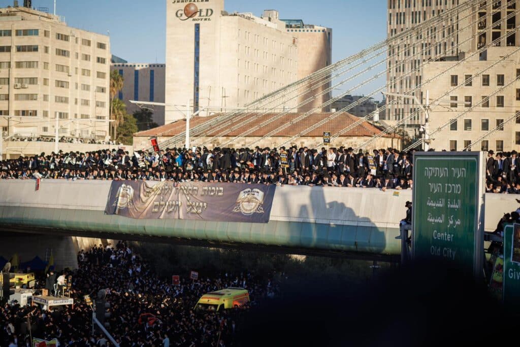 גלריה: רבבות אלפי ישראל מחו בכניסה לעיר הקודש