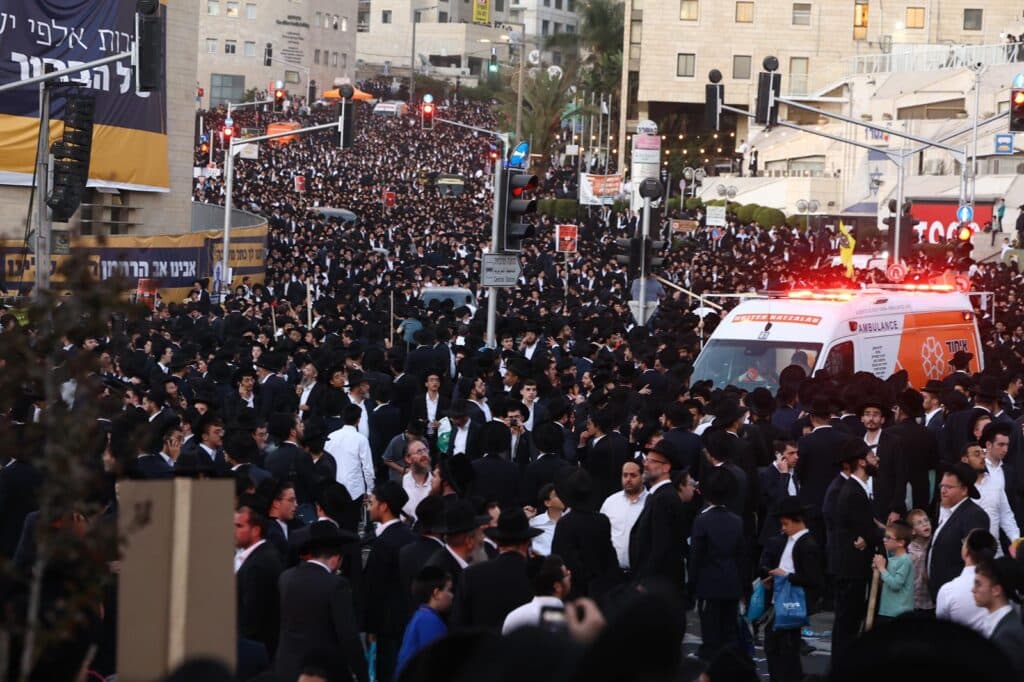 גלריה: רבבות אלפי ישראל מחו בכניסה לעיר הקודש