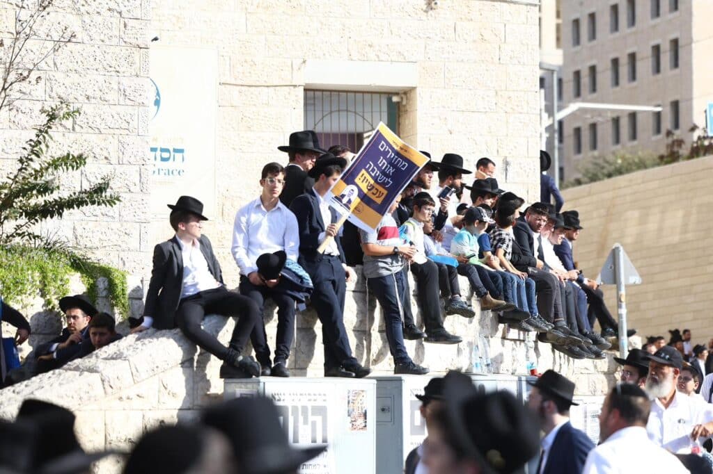 גלריה: רבבות אלפי ישראל מחו בכניסה לעיר הקודש