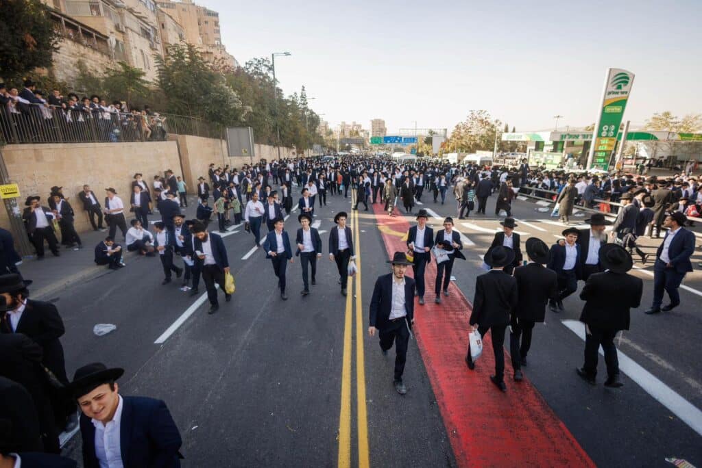 גלריה: רבבות אלפי ישראל מחו בכניסה לעיר הקודש