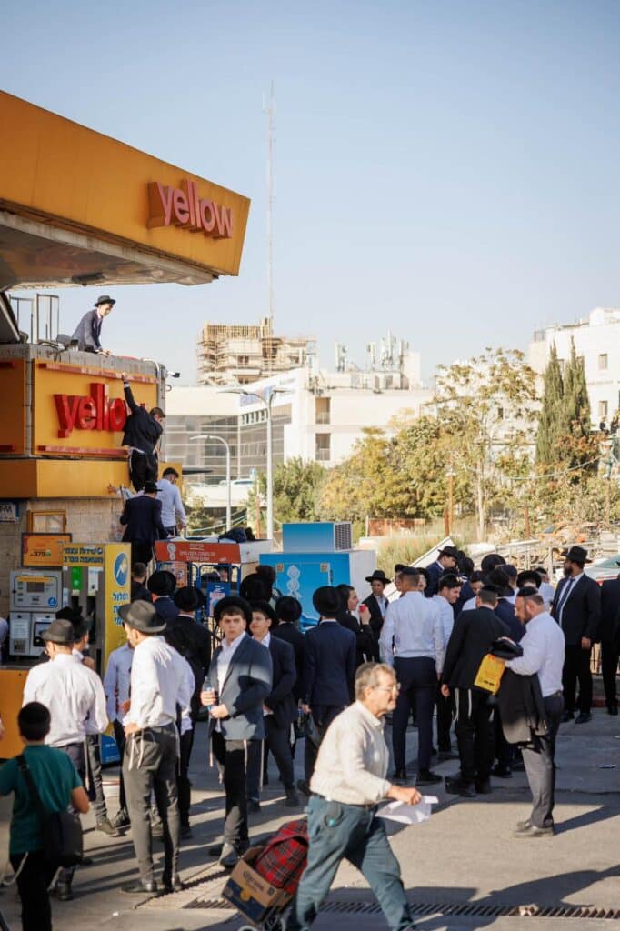 גלריה: רבבות אלפי ישראל מחו בכניסה לעיר הקודש