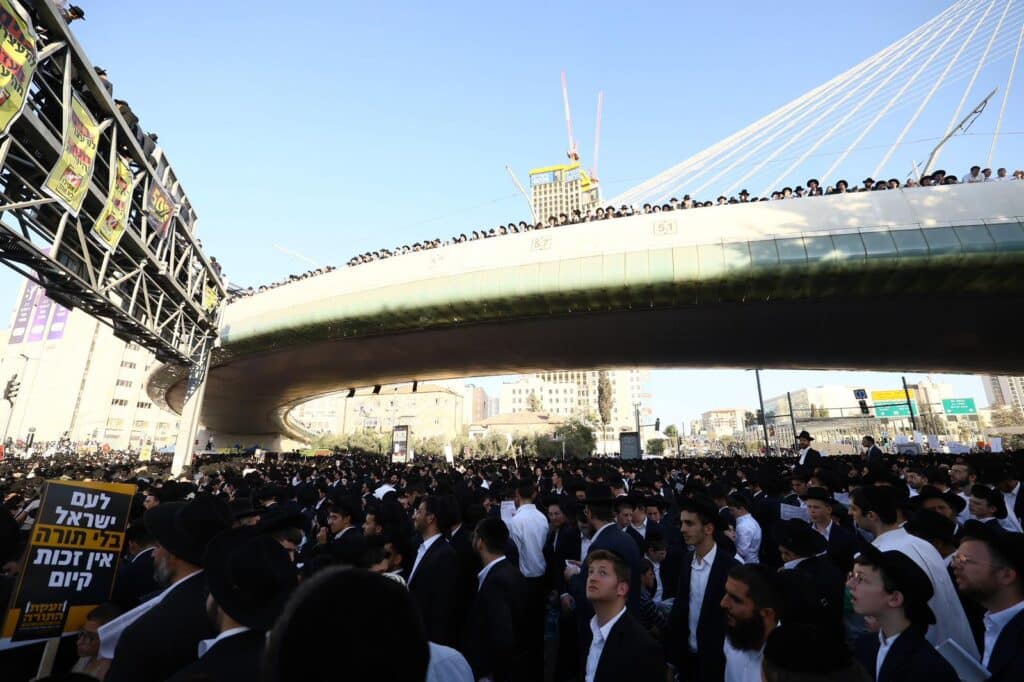 גלריה: רבבות אלפי ישראל מחו בכניסה לעיר הקודש