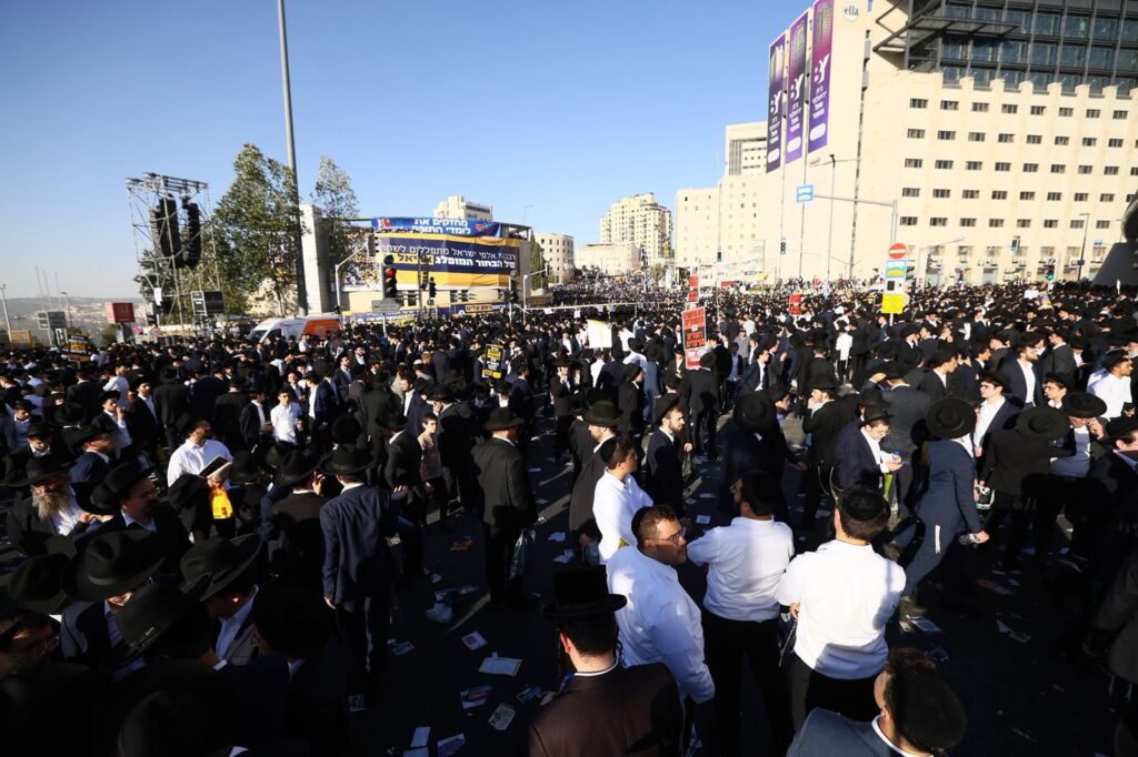 גלריה: רבבות אלפי ישראל מחו בכניסה לעיר הקודש