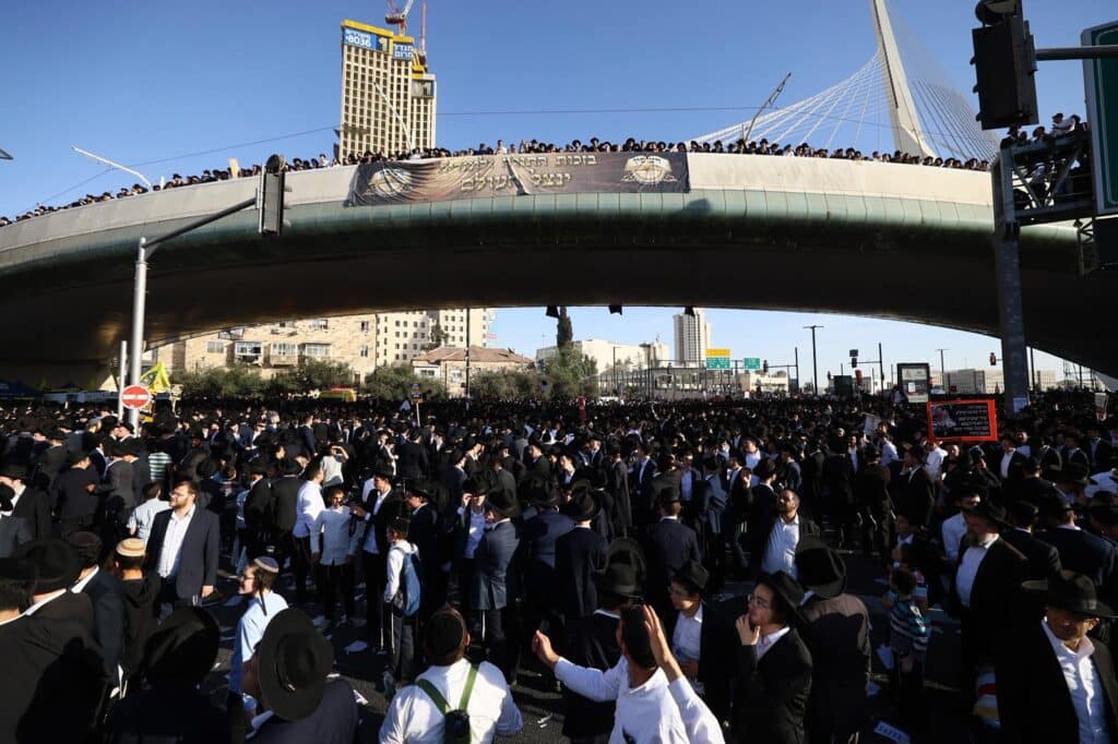 גלריה: רבבות אלפי ישראל מחו בכניסה לעיר הקודש