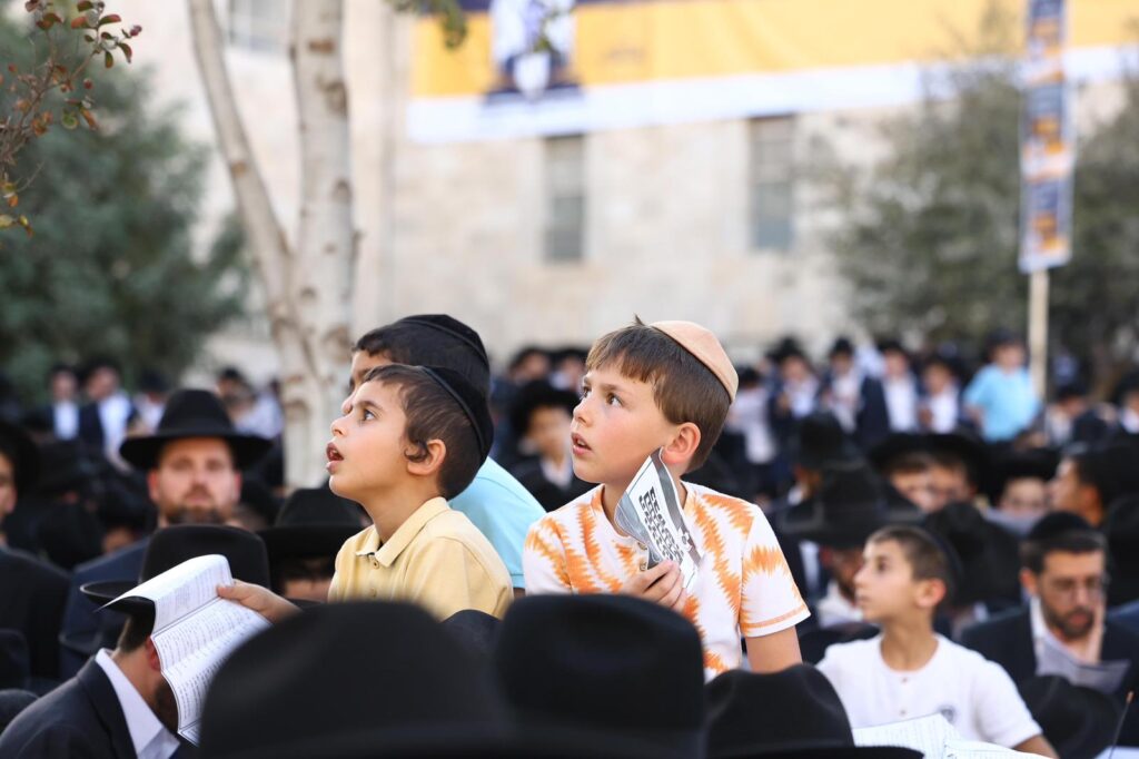 גלריה: רבבות אלפי ישראל מחו בכניסה לעיר הקודש