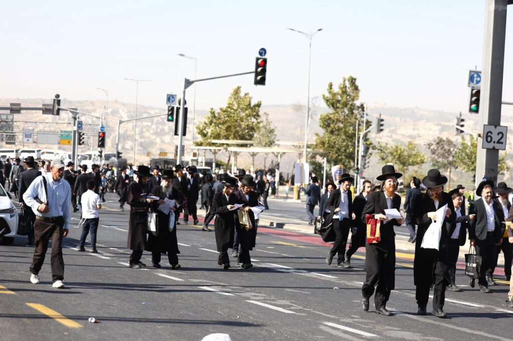 גלריה: רבבות אלפי ישראל מחו בכניסה לעיר הקודש