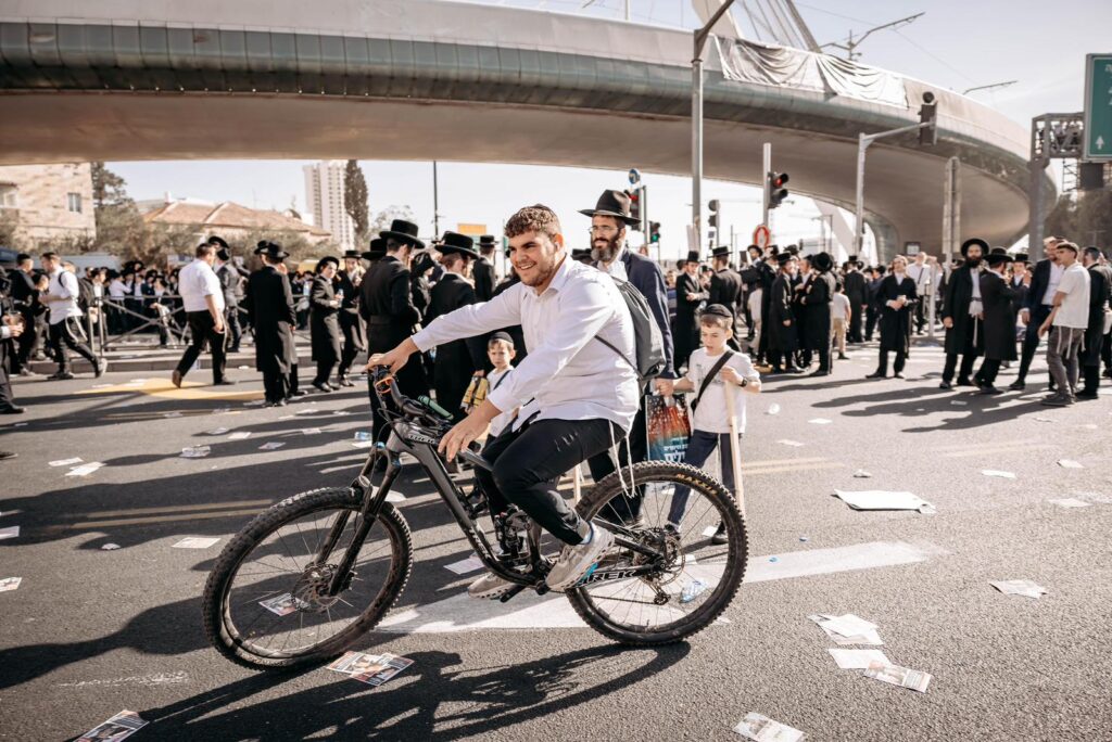 גלריה: רבבות אלפי ישראל מחו בכניסה לעיר הקודש