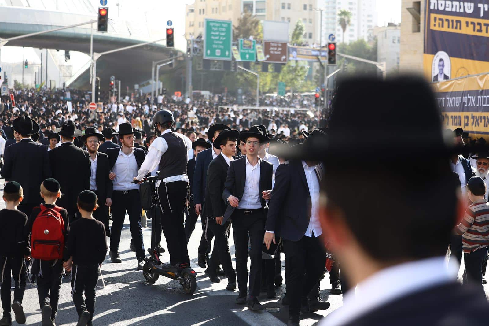 גלריה: רבבות אלפי ישראל מחו בכניסה לעיר הקודש