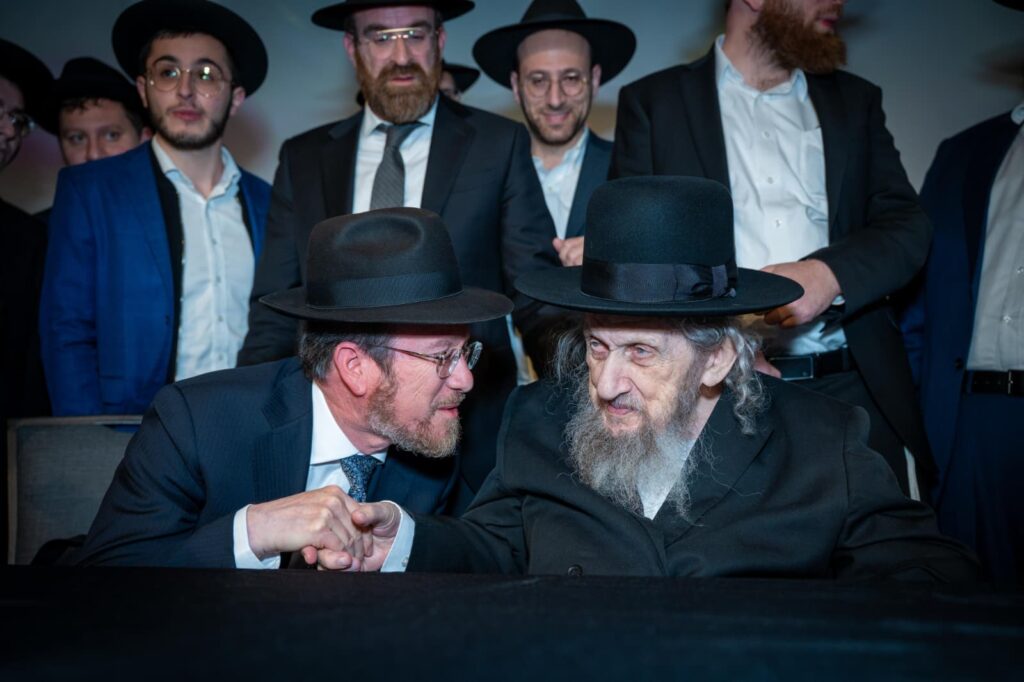 מרן הגר"ד לנדו הגיע לקליבלנד - המונים קיבלו את פניו