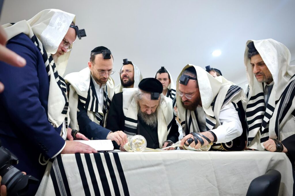 מרן הגר"ד לנדו הגיע לקליבלנד - המונים קיבלו את פניו