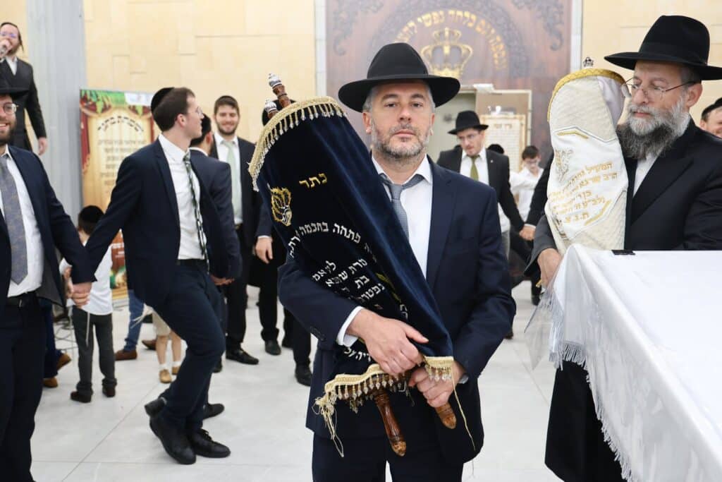 מאות מבני הקהילה השתתפו בהקפות שניות בביהכנ"ס 'החדש'