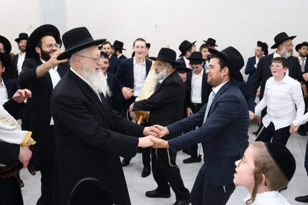 מאות מבני הקהילה השתתפו בהקפות שניות בביהכנ"ס 'החדש'