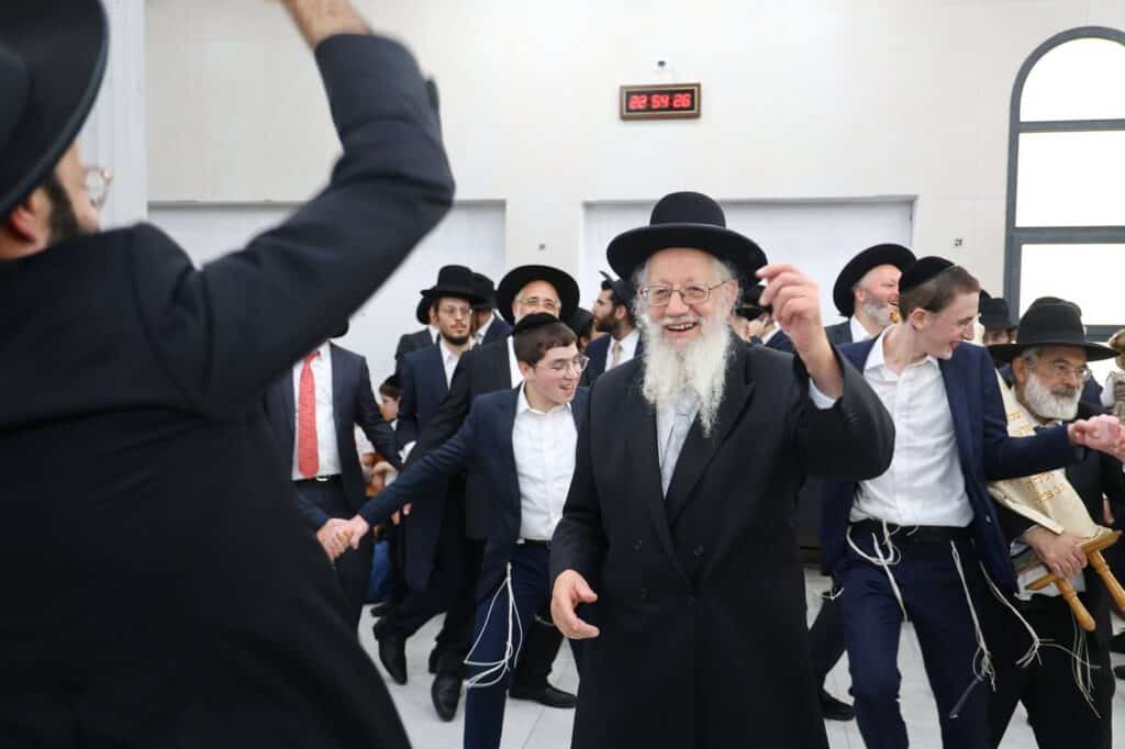 מאות מבני הקהילה השתתפו בהקפות שניות בביהכנ"ס 'החדש'