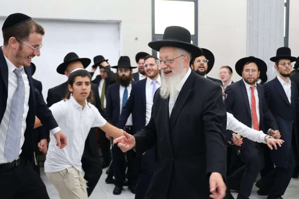 מאות מבני הקהילה השתתפו בהקפות שניות בביהכנ"ס 'החדש'