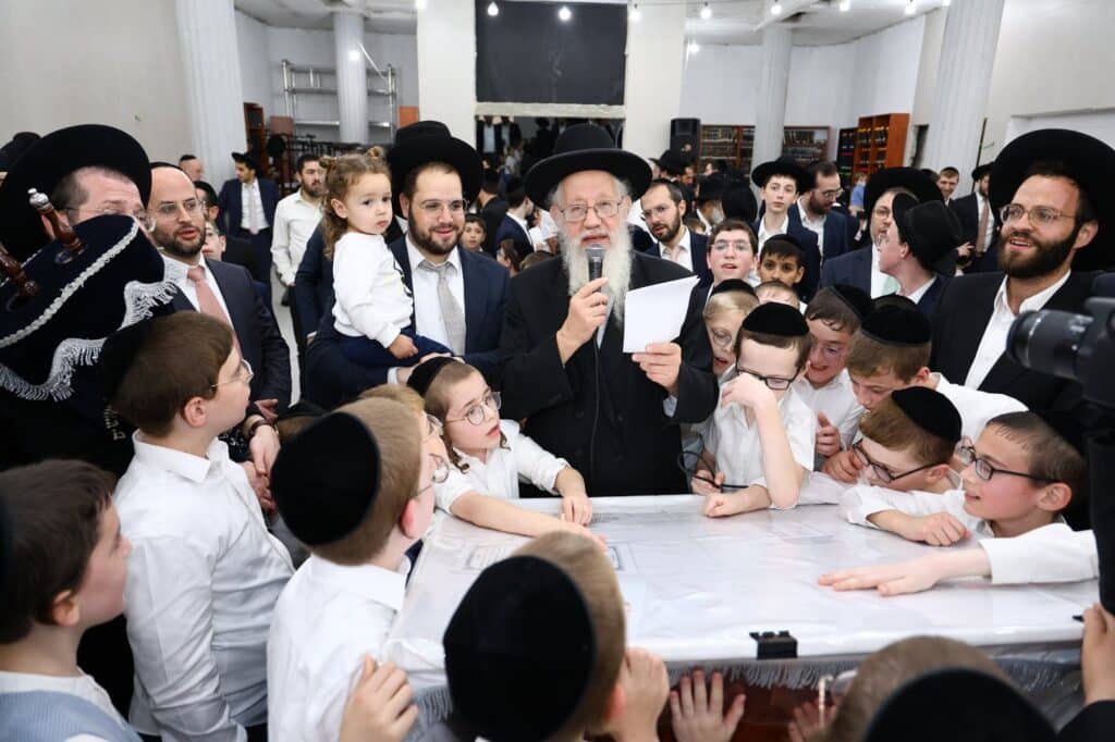 מאות מבני הקהילה השתתפו בהקפות שניות בביהכנ"ס 'החדש'