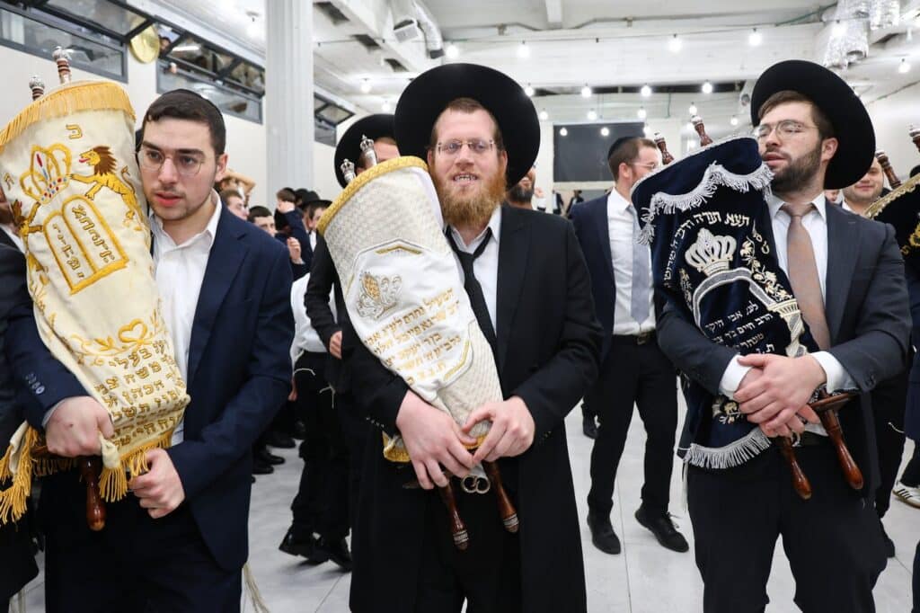 מאות מבני הקהילה השתתפו בהקפות שניות בביהכנ"ס 'החדש'