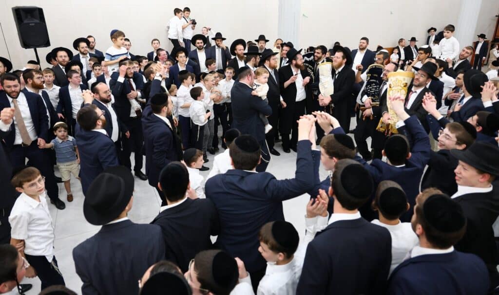 מאות מבני הקהילה השתתפו בהקפות שניות בביהכנ"ס 'החדש'