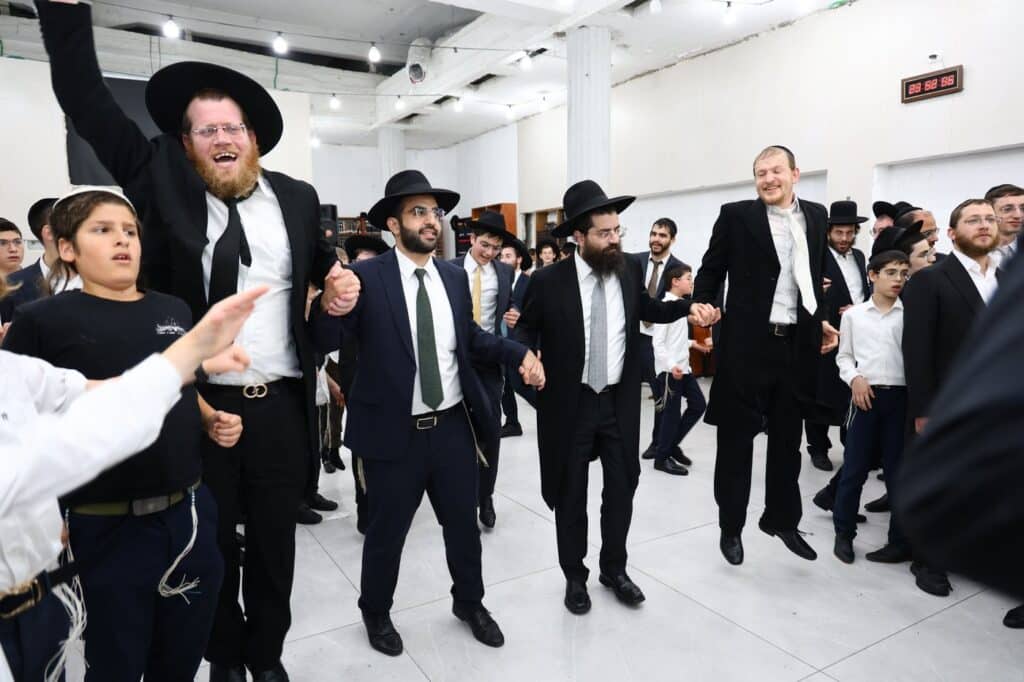 מאות מבני הקהילה השתתפו בהקפות שניות בביהכנ"ס 'החדש'