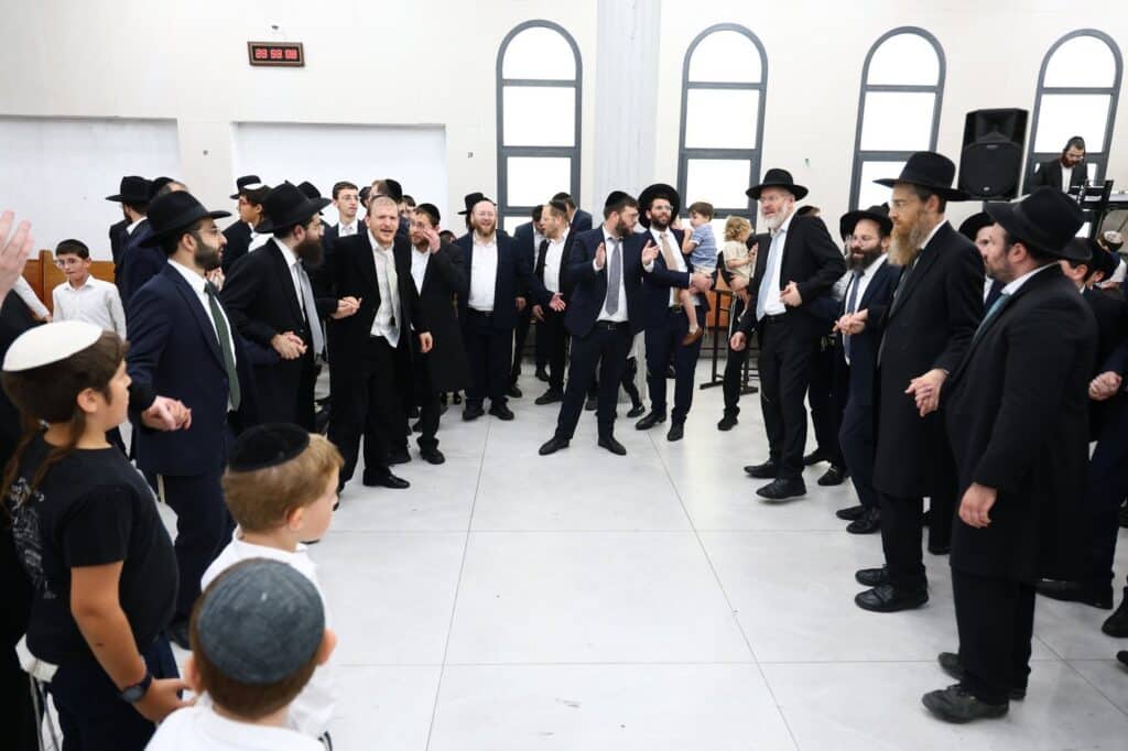 מאות מבני הקהילה השתתפו בהקפות שניות בביהכנ"ס 'החדש'