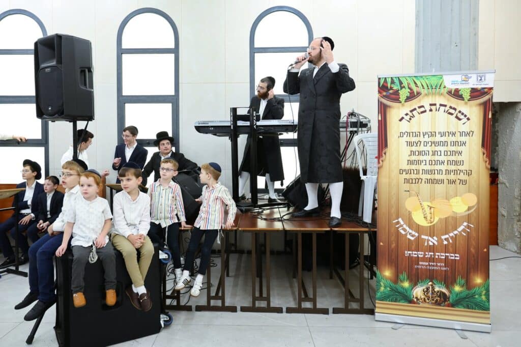 מאות מבני הקהילה השתתפו בהקפות שניות בביהכנ"ס 'החדש'