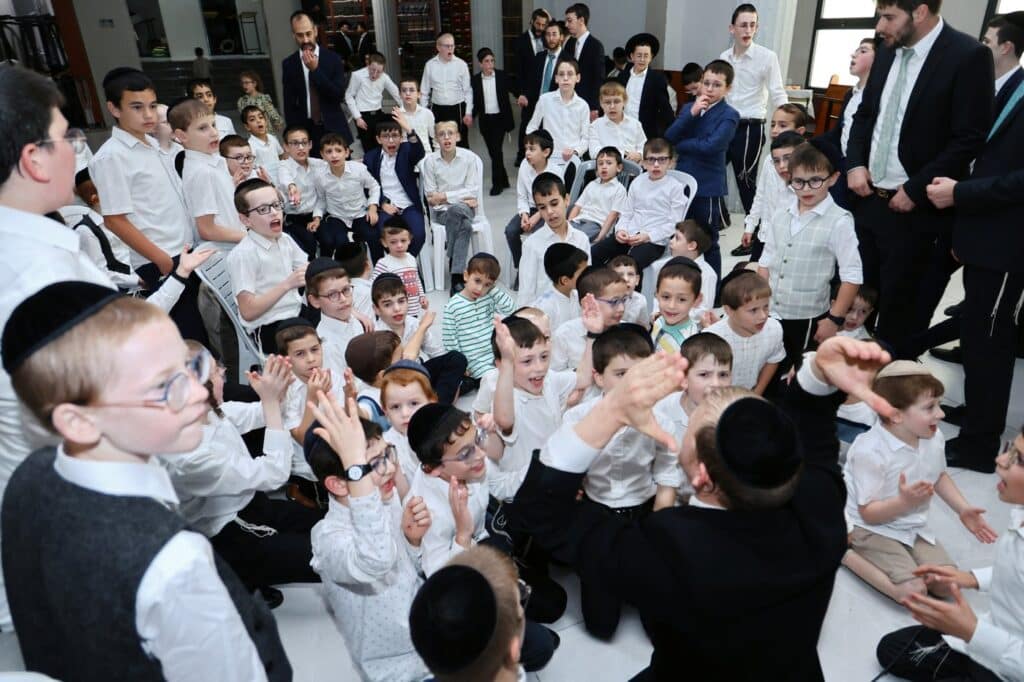 מאות מבני הקהילה השתתפו בהקפות שניות בביהכנ"ס 'החדש'