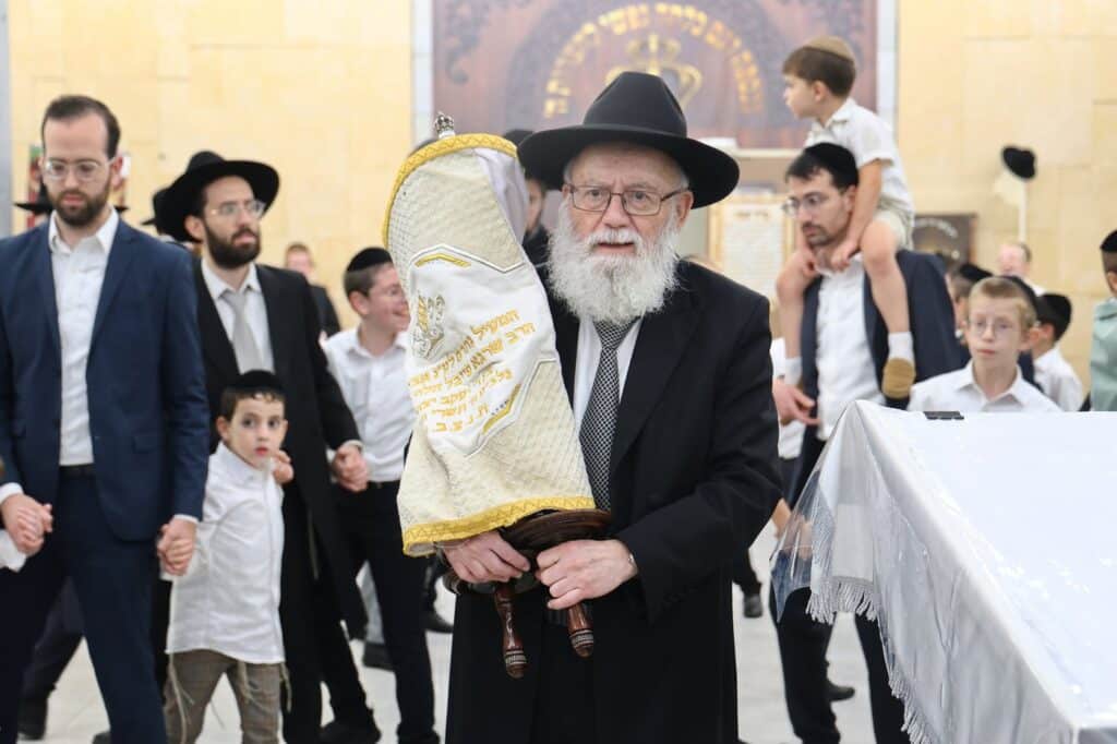 מאות מבני הקהילה השתתפו בהקפות שניות בביהכנ"ס 'החדש'