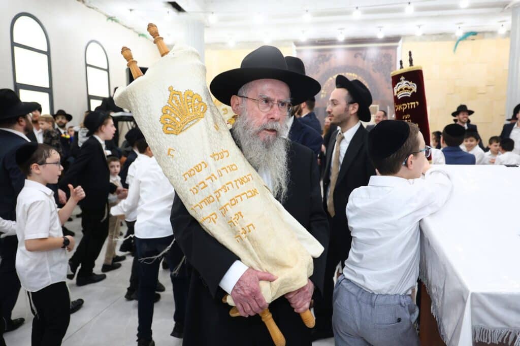 מאות מבני הקהילה השתתפו בהקפות שניות בביהכנ"ס 'החדש'