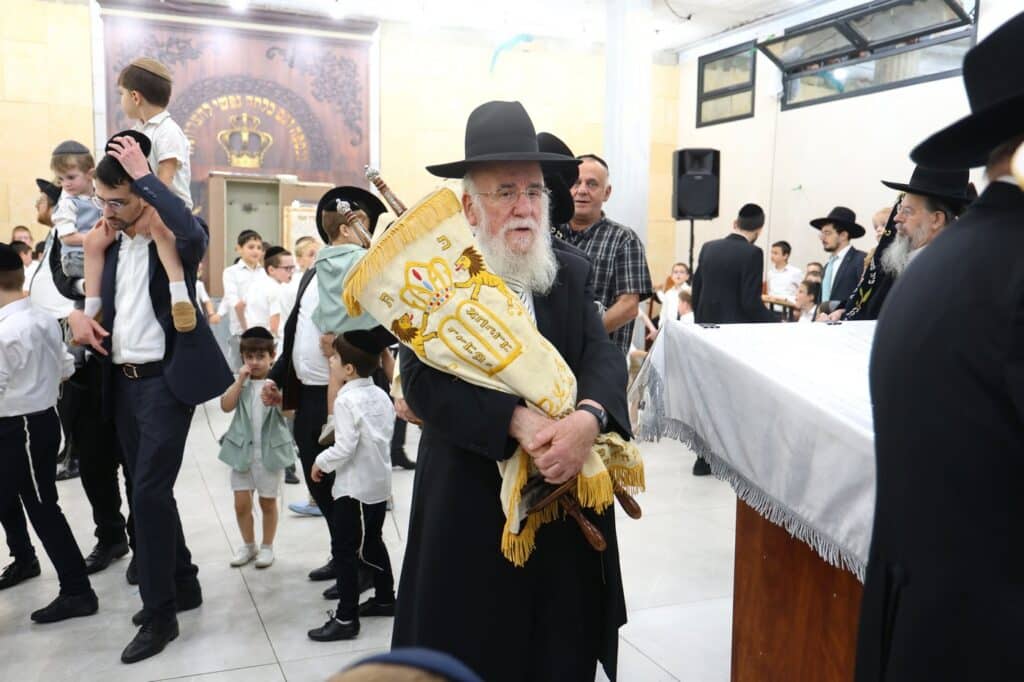 מאות מבני הקהילה השתתפו בהקפות שניות בביהכנ"ס 'החדש'