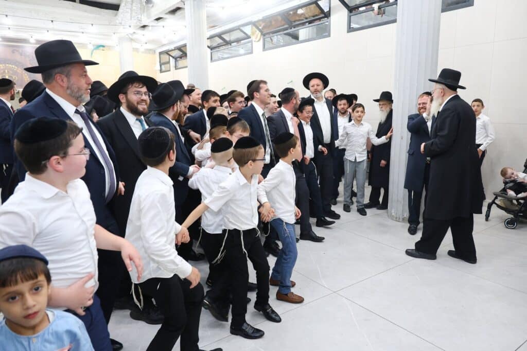 מאות מבני הקהילה השתתפו בהקפות שניות בביהכנ"ס 'החדש'