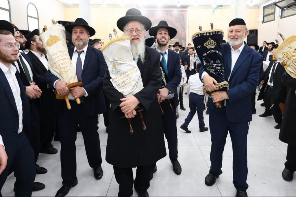 מאות מבני הקהילה השתתפו בהקפות שניות בביהכנ"ס 'החדש'