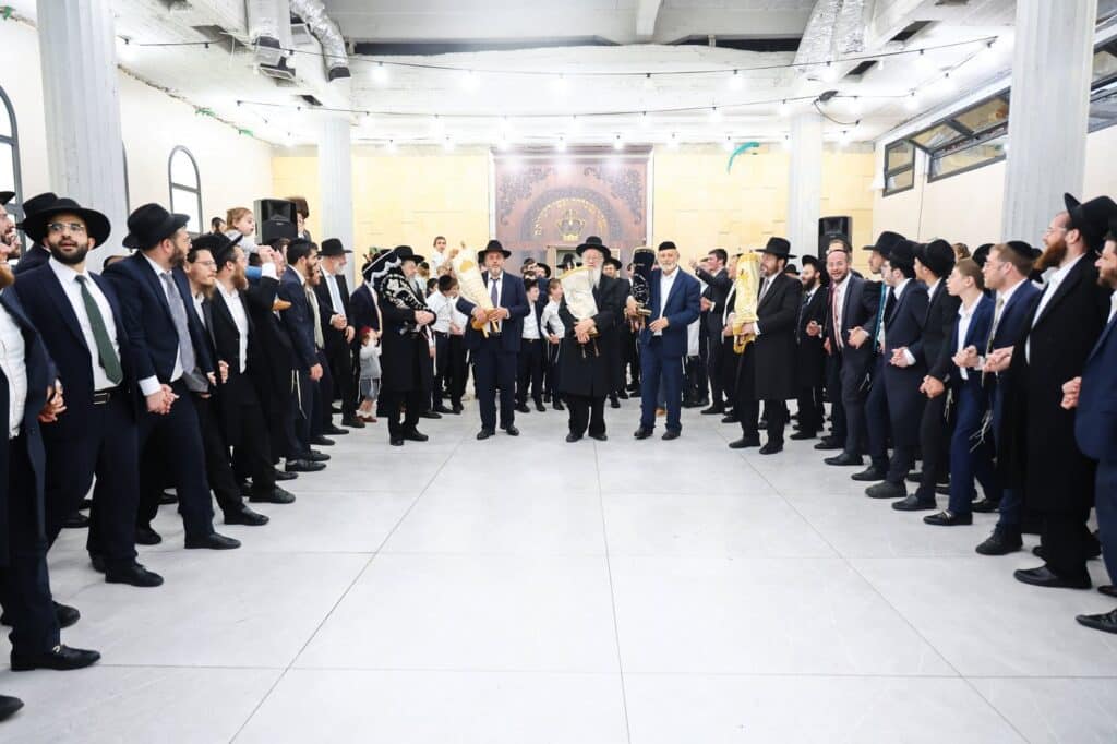 מאות מבני הקהילה השתתפו בהקפות שניות בביהכנ"ס 'החדש'