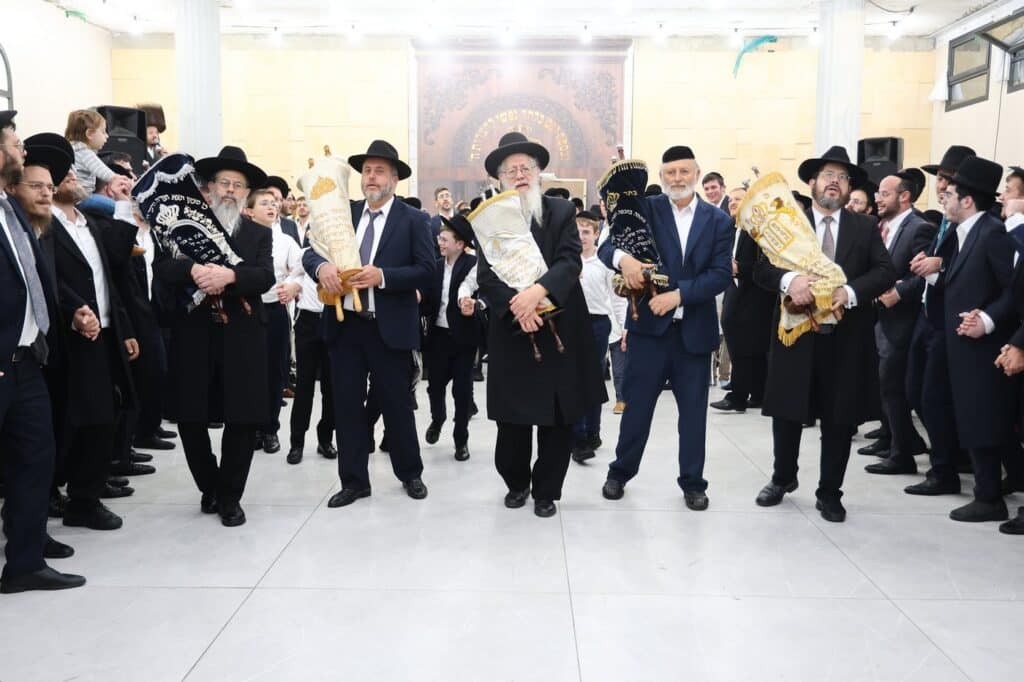 מאות מבני הקהילה השתתפו בהקפות שניות בביהכנ"ס 'החדש'