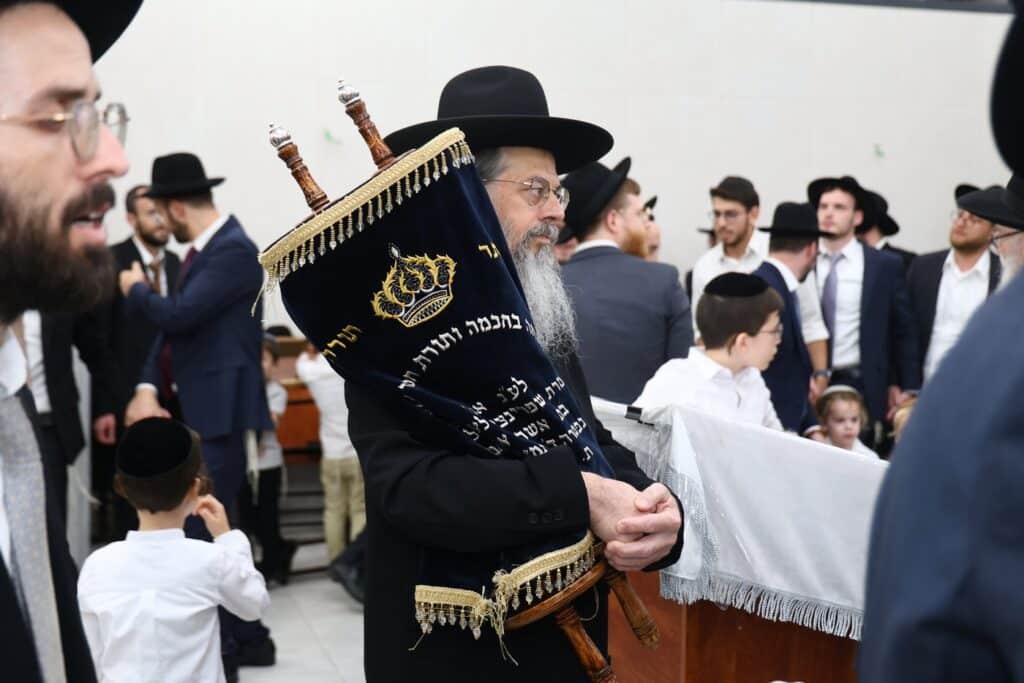 מאות מבני הקהילה השתתפו בהקפות שניות בביהכנ"ס 'החדש'