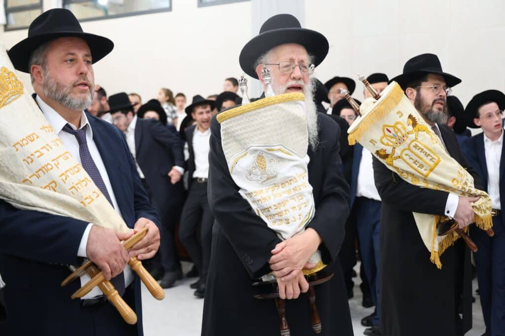 מאות מבני הקהילה השתתפו בהקפות שניות בביהכנ"ס 'החדש'