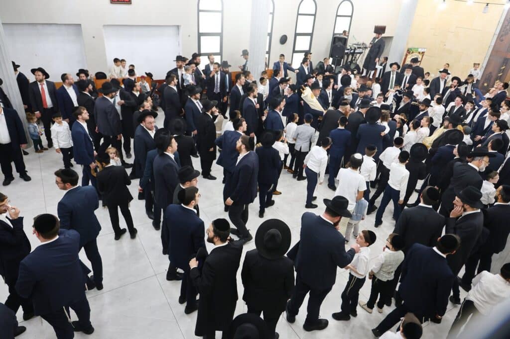 מאות מבני הקהילה השתתפו בהקפות שניות בביהכנ"ס 'החדש'