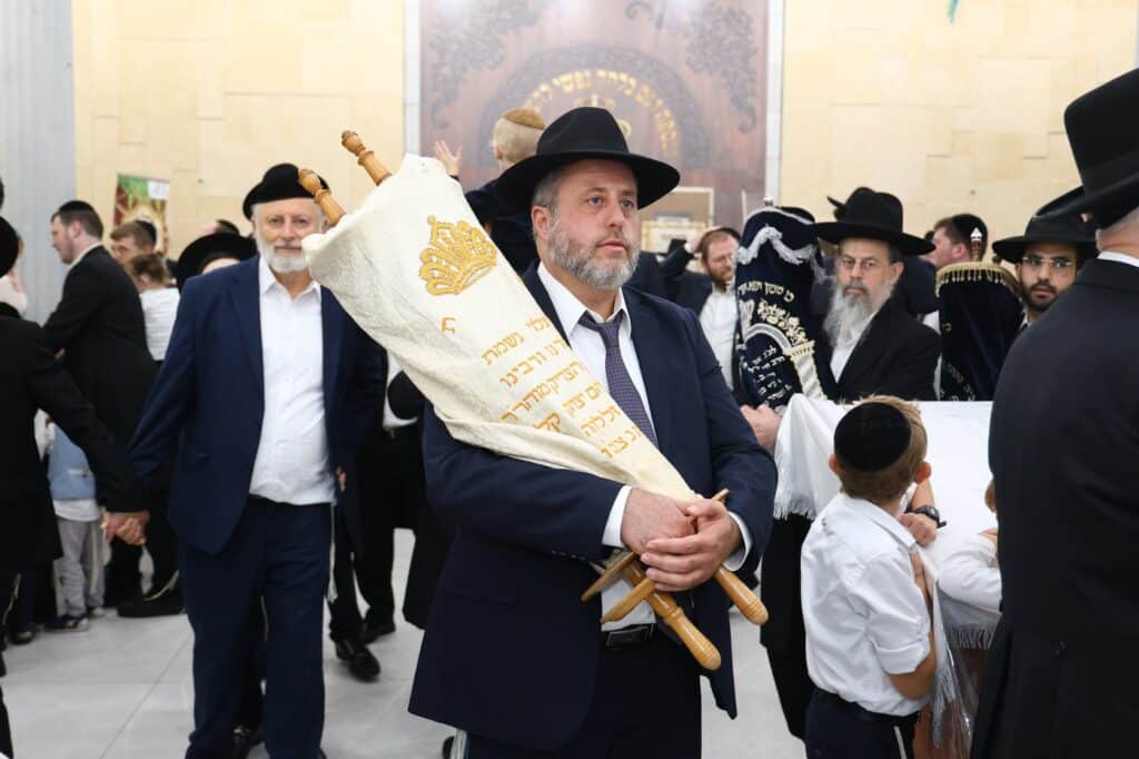 מאות מבני הקהילה השתתפו בהקפות שניות בביהכנ"ס 'החדש'