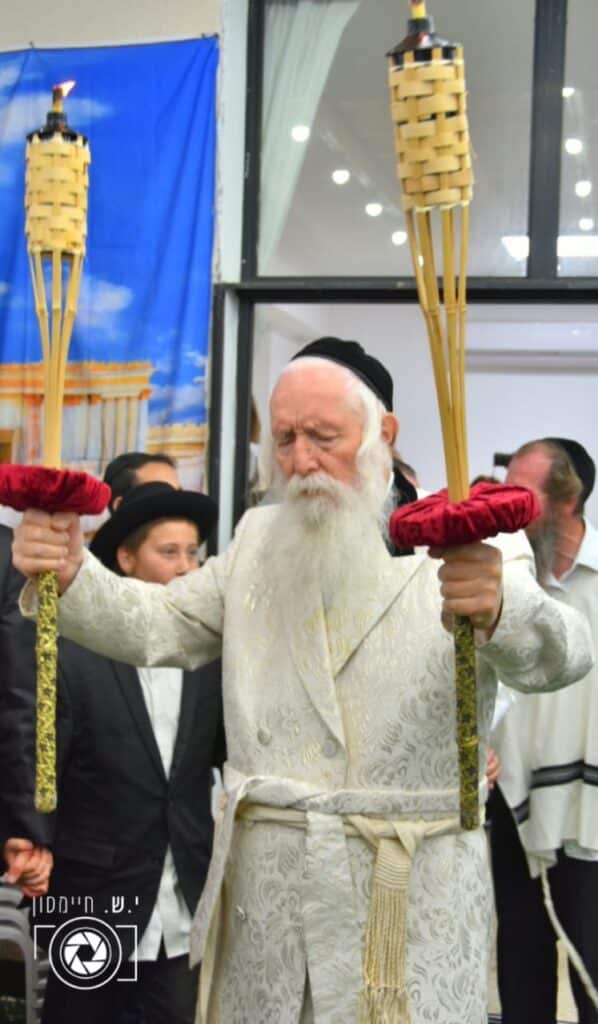 חגי תשרי אצל הגאון הרב יצחק דוד גרוסמן - צפו בגלריה