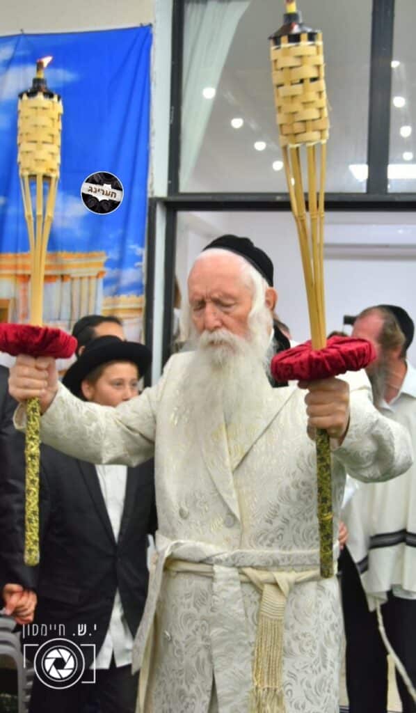 חגי תשרי אצל הגאון הרב יצחק דוד גרוסמן - צפו בגלריה