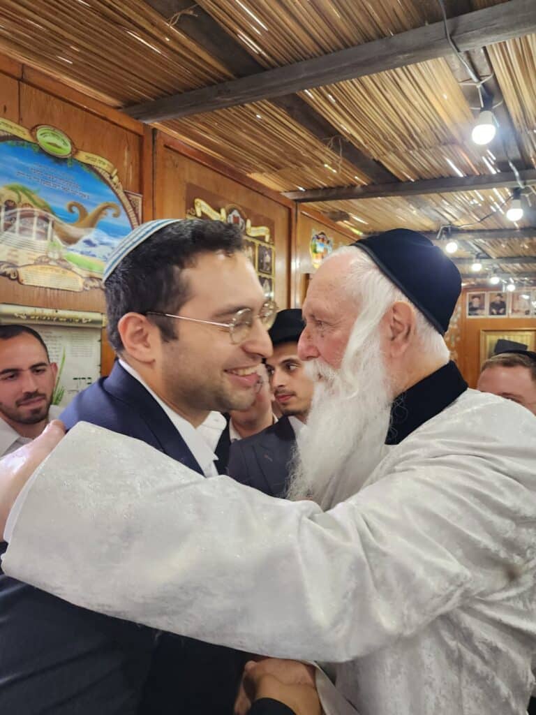 חגי תשרי אצל הגאון הרב יצחק דוד גרוסמן - צפו בגלריה