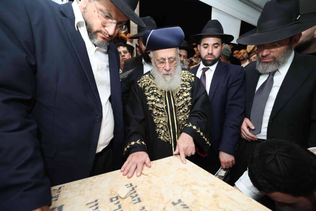 ביום השנה ה-י"ב: הראשון לציון עלה לציון אביו