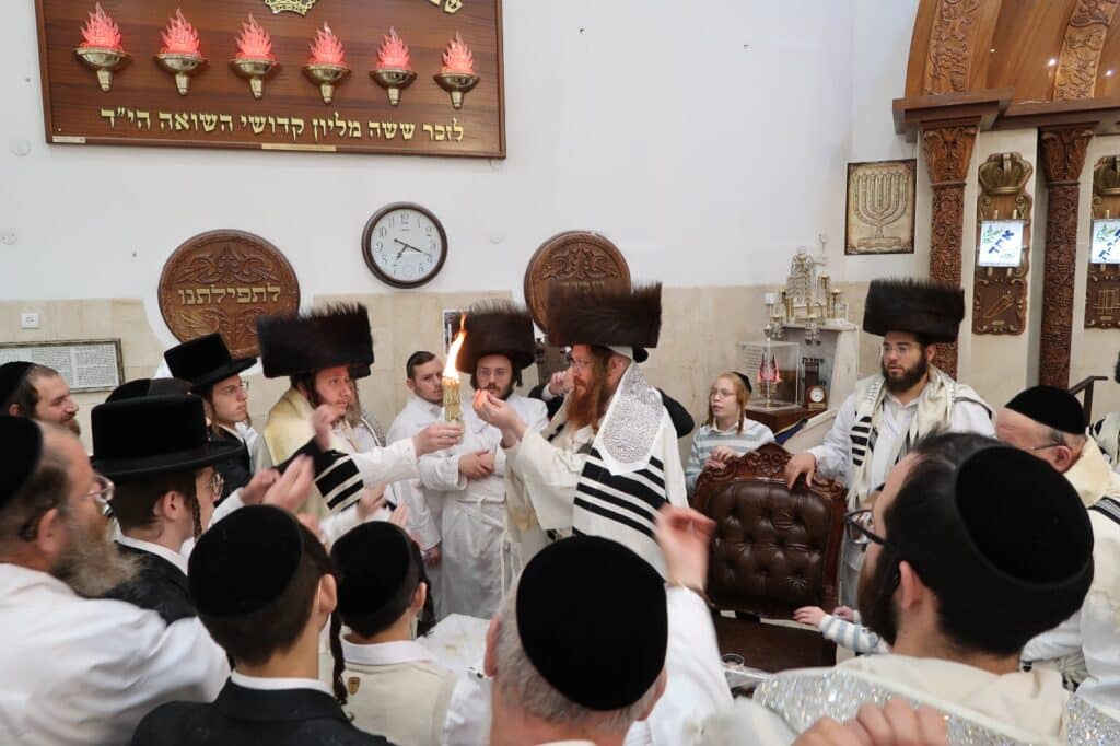 ירח האיתנים בחצר הקודש קאליב