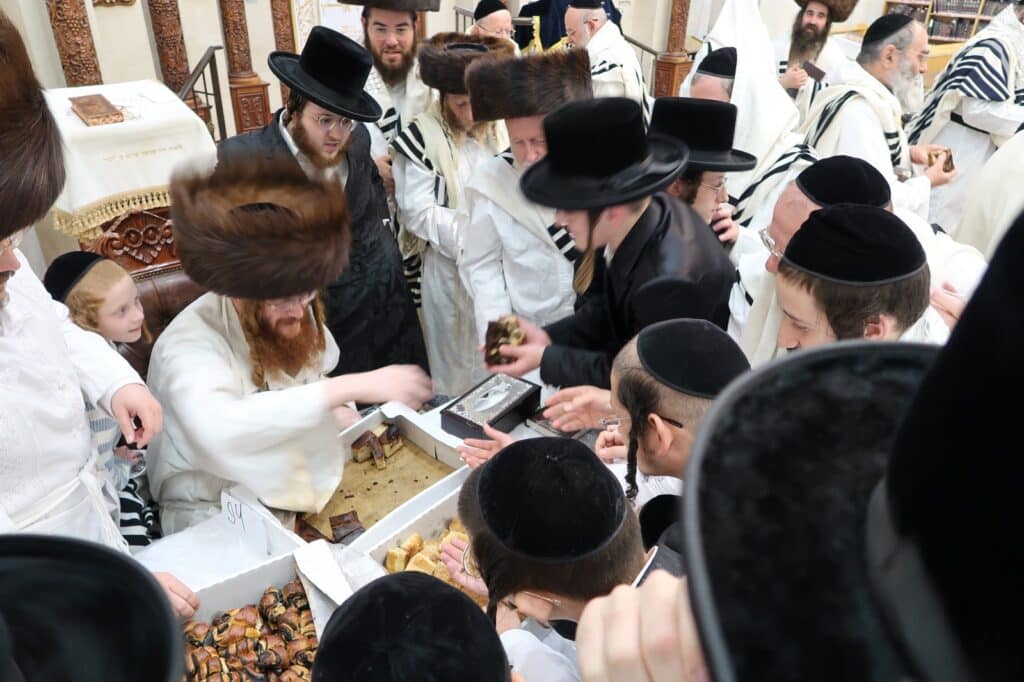 ירח האיתנים בחצר הקודש קאליב