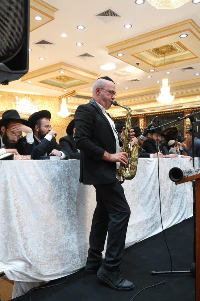 תיעוד מרגש: אלפי תלמידי ישיבת עטרת שלמה בנעילת החג